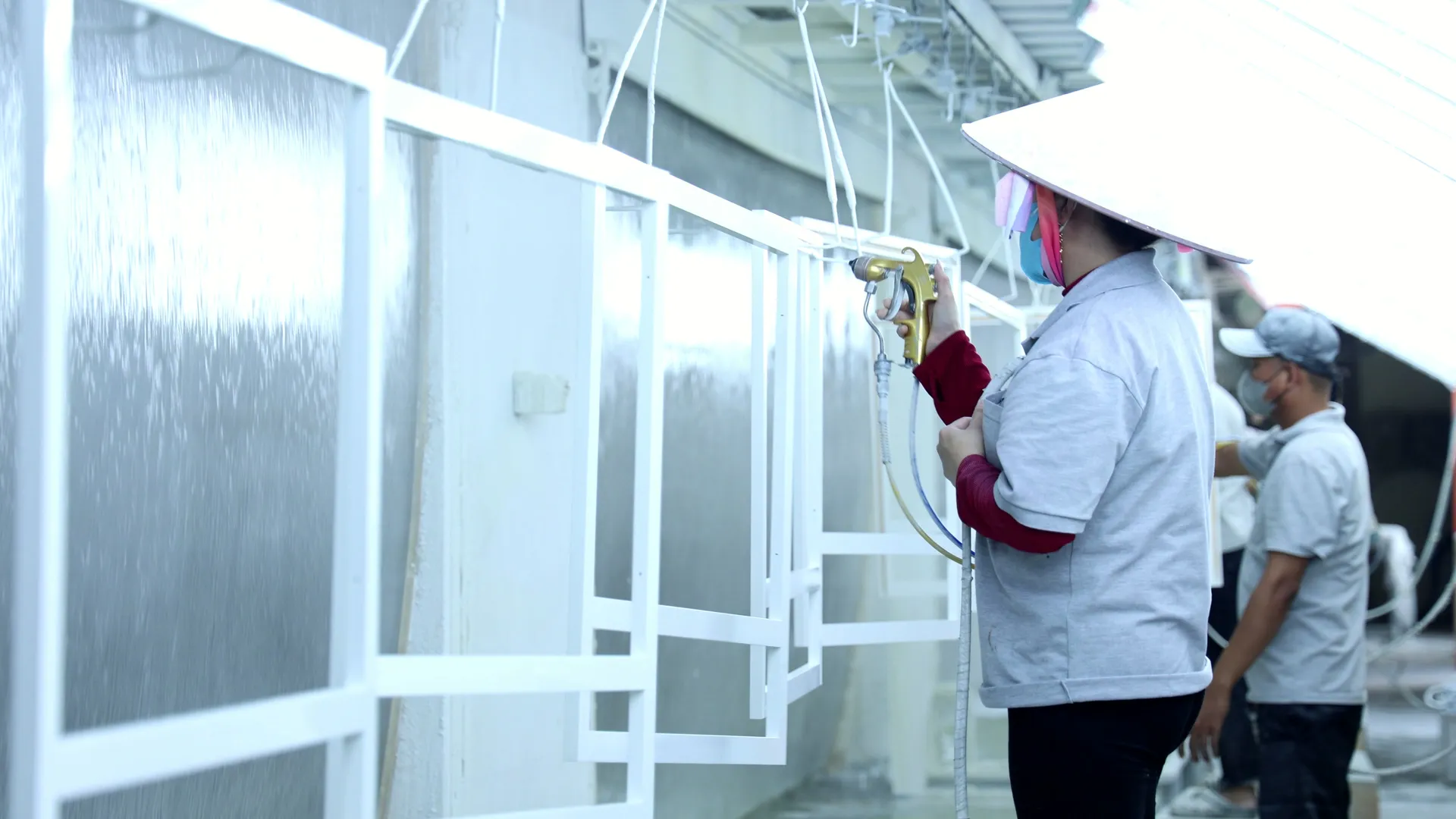 Spray painting on the hanging line